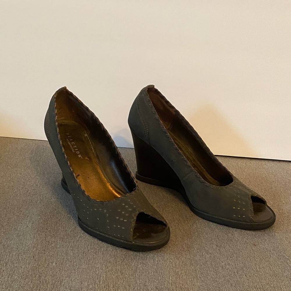 Brown Kenneth Cole 7M Peep-Toe 3.25"H Wedge Shoes Suede Leather Upper